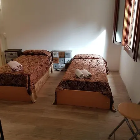 The Artist Place البندقية