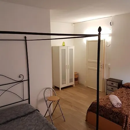 The Artist Place البندقية