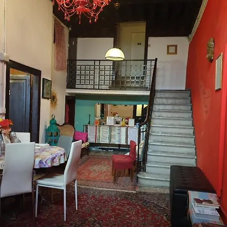 The Artist Place * البندقية